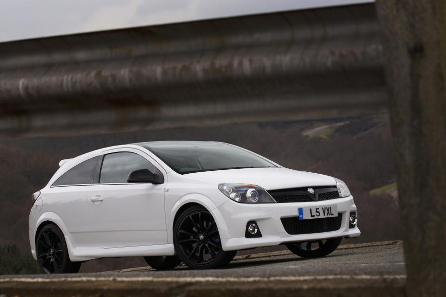  Vauxhall Astra VXR Arctic Edition 2010 года  (фото 15 из 15)